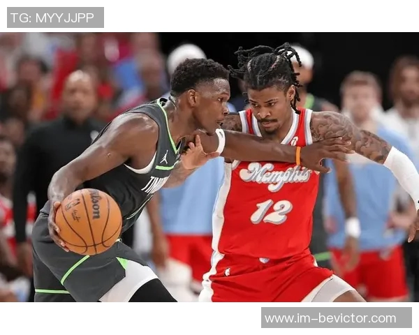 爱德华兹半场火力全开砍下24分可惜球队仍落后21分