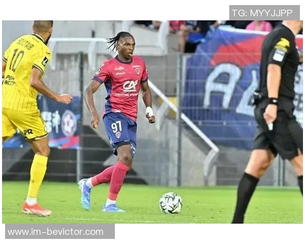 罗马诺透露本坦库尔伤缺三个月热刺冬窗计划引进中场新援